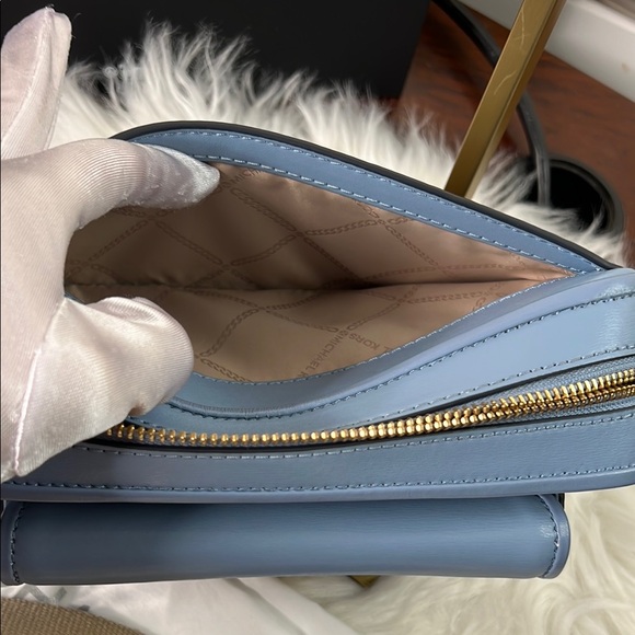 Michael Kors Bradshaw Medium Leather Pocket Camera Crossbody NWOT Dust Bag - Picture 12 of 17